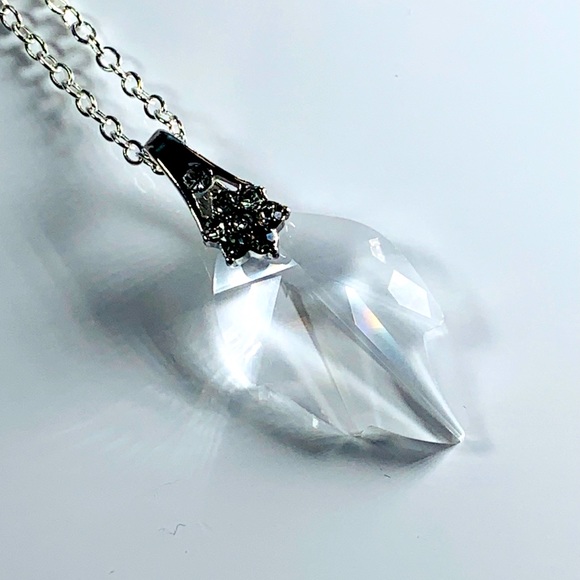 Swarovski Crystal Leaf Pendant - Picture 4 of 9